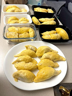 Collection of Robben Premium Quality Vietnamese Frozen Fresh RI6 Durian, 越南金枕头榴莲, (From 4-6 lb, Pack of 1) in a gallery layout